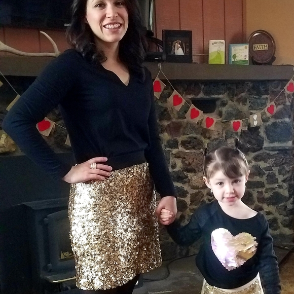 Adorable girls gold and black outfit - Picture 8 of 8